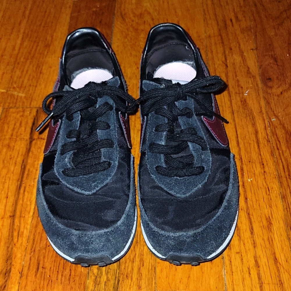 Nike Black and Burgundy Waffle Trainer